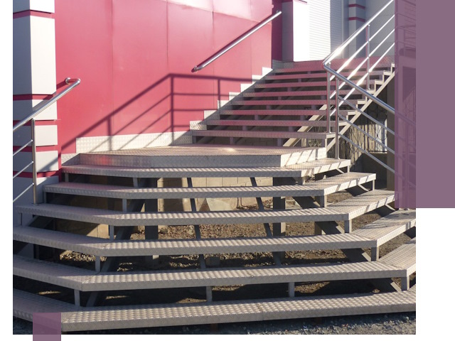 Лестницы для магазина в Кунгуре — изготовление и монтаж