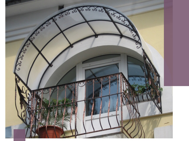 Козырьки над балконом в Кунгуре — изготовление и монтаж